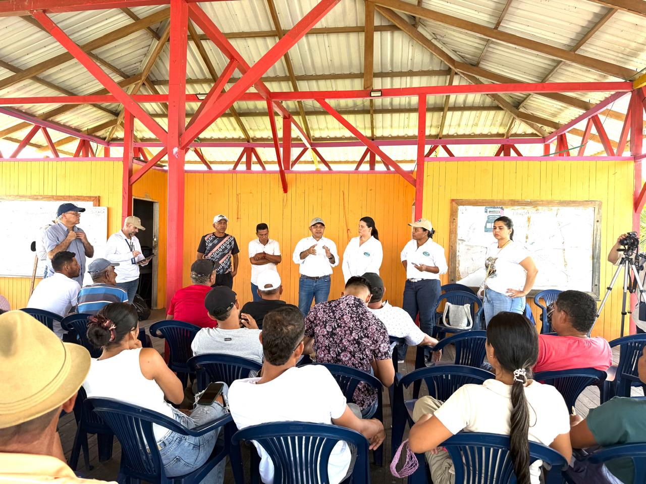 Foto panoramica de la reunion