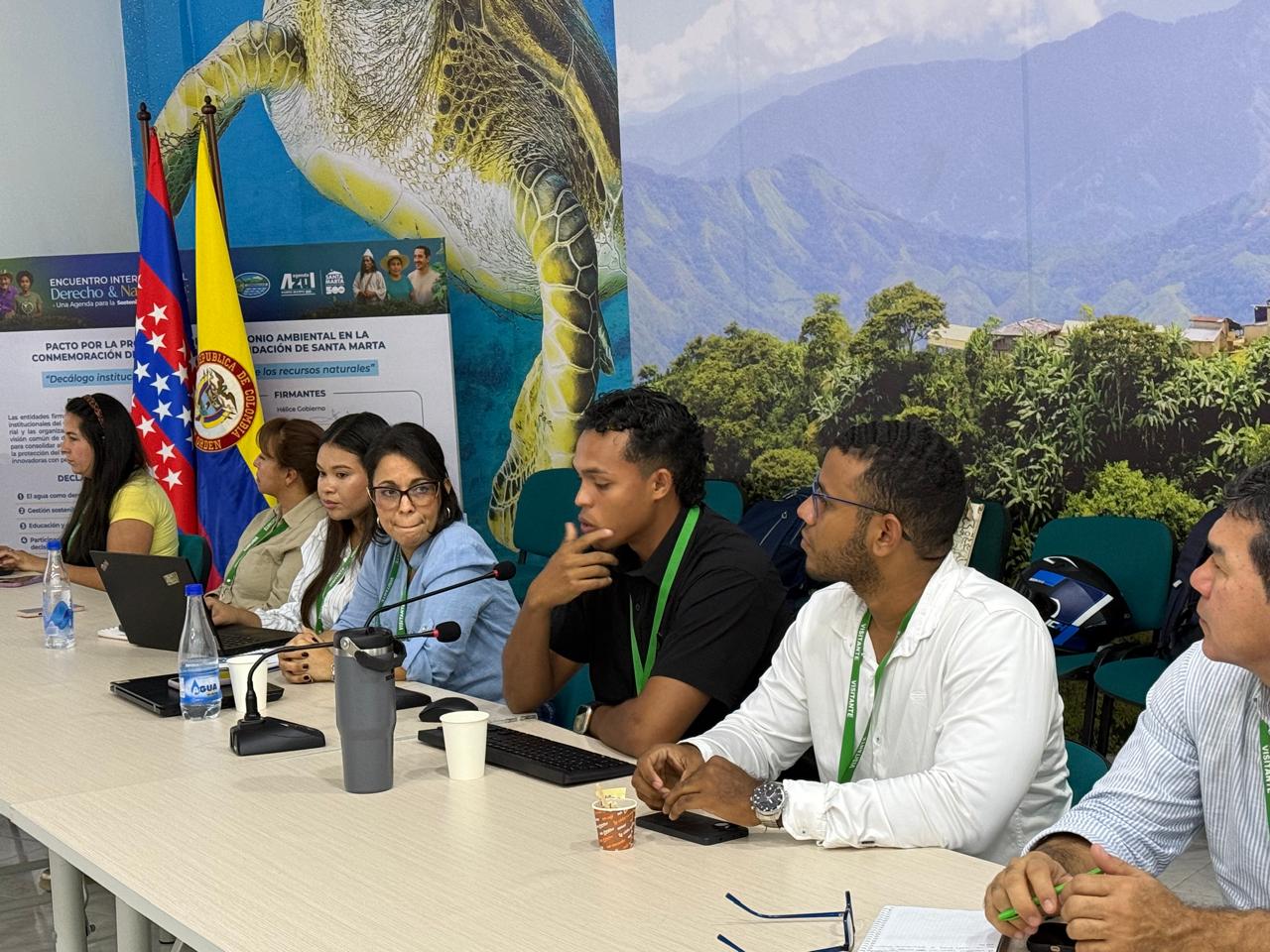 Asistentes a la reunion en el auditorio