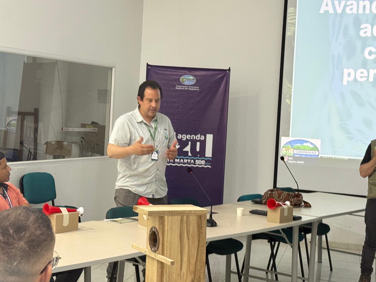 Diego Zarrate dando la charla