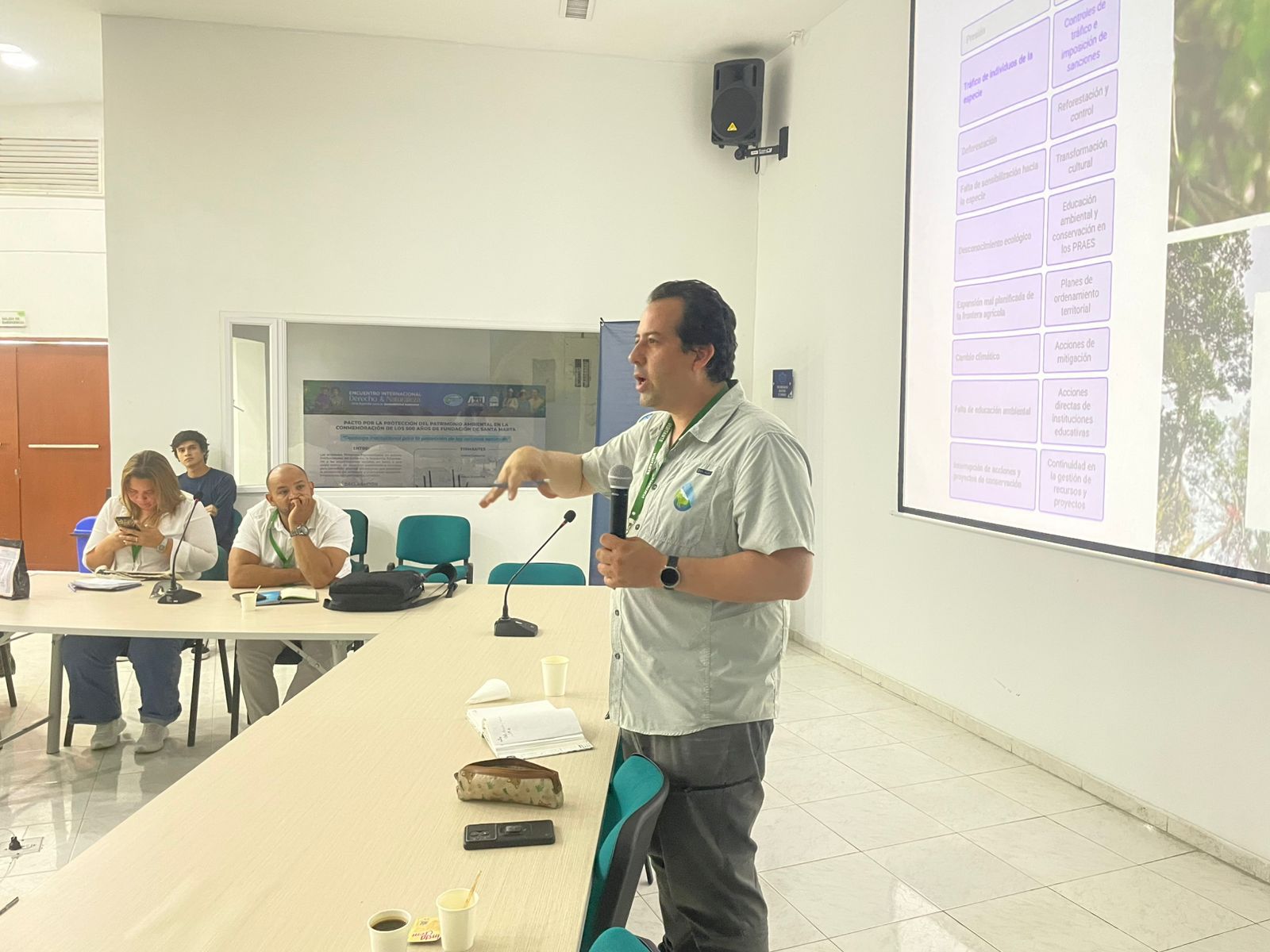 Diego Zarrate dictando la charla