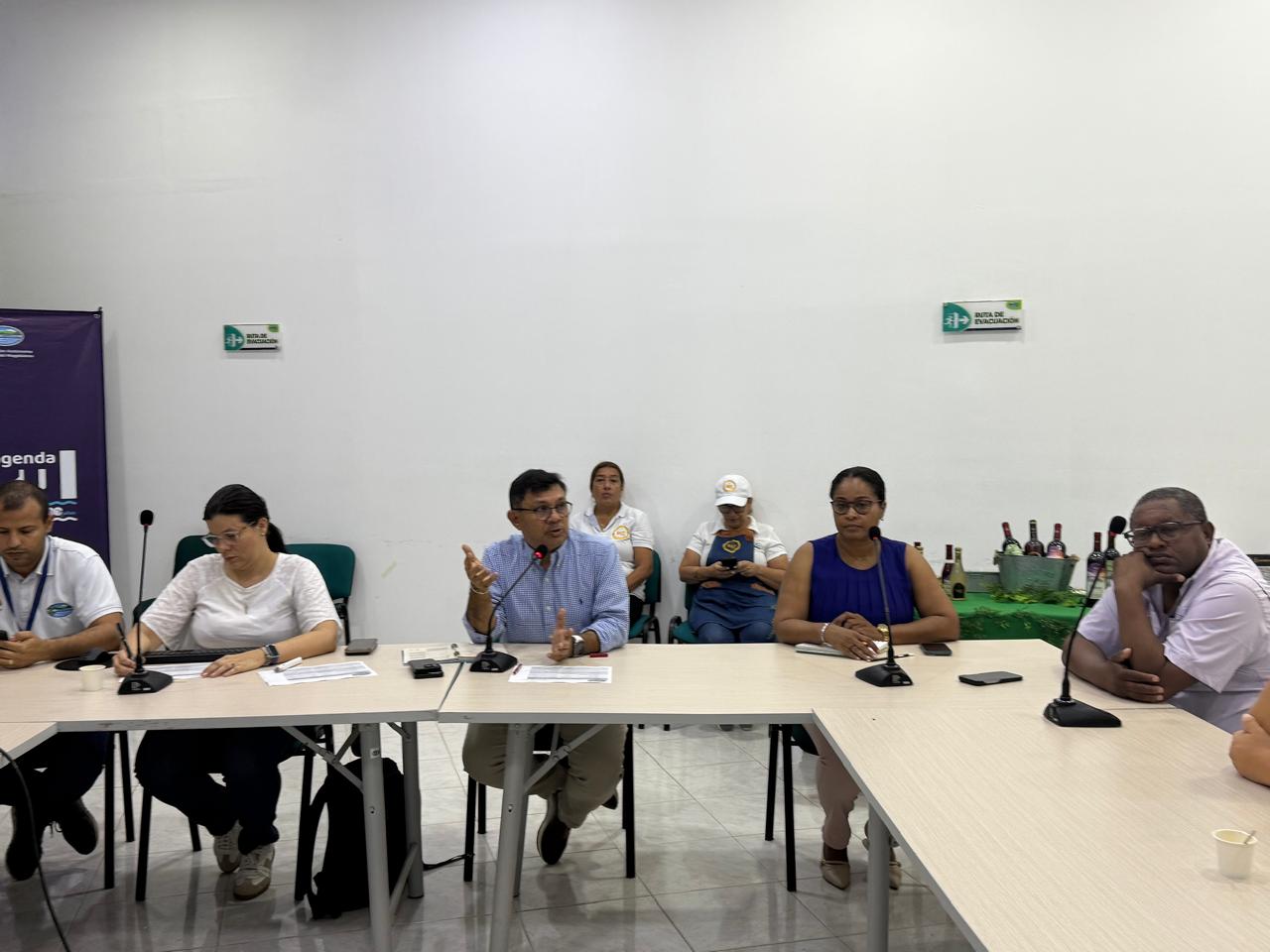 Reunion en el auditorio con el Director