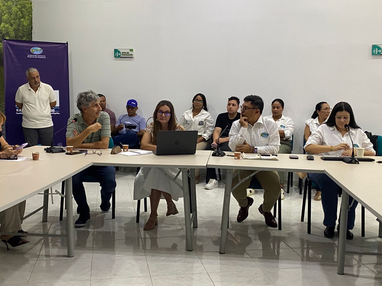 Mesa socializacion con director y secrataria de planeacion