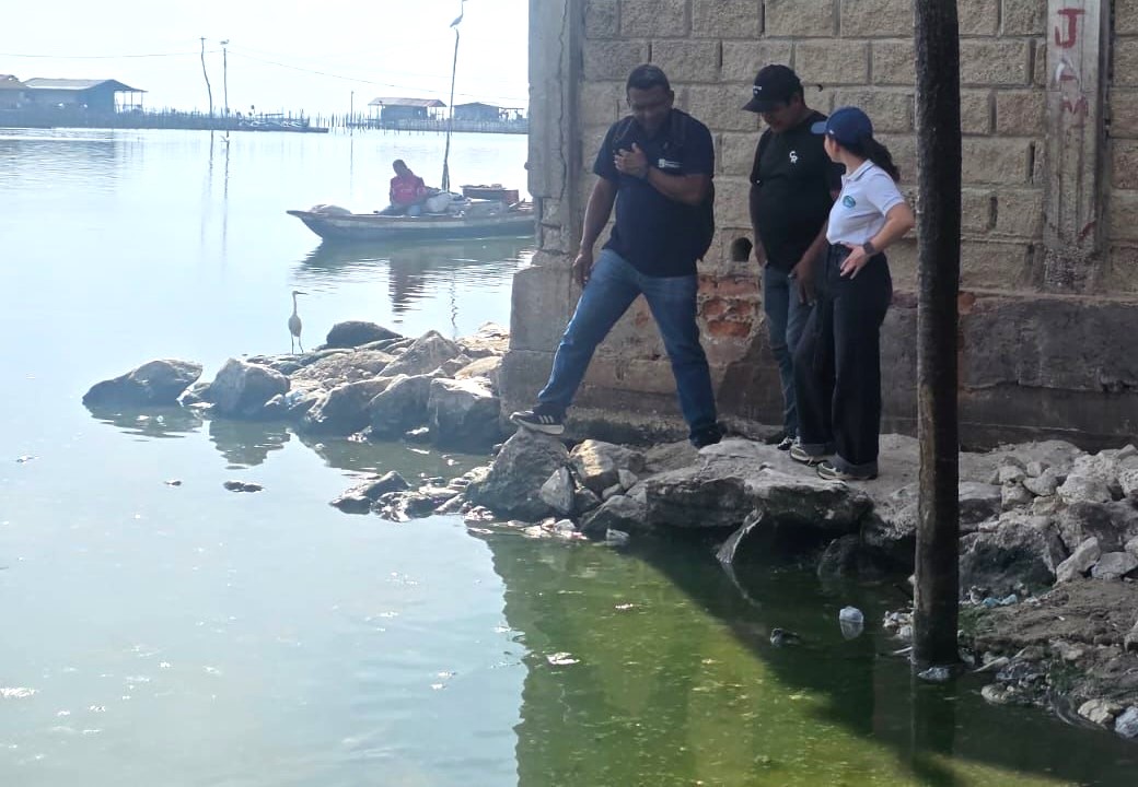 Visita Tasajera de funcionarios a cuerpo de agua