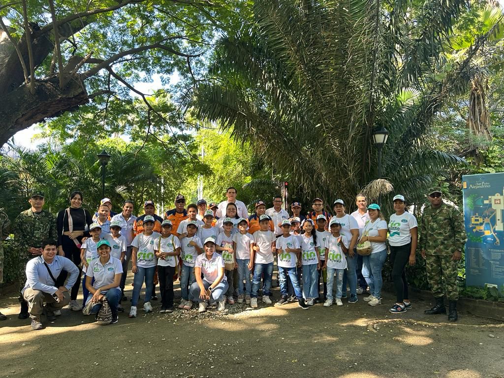 Foto de grupo de los niños en la Quinta de San Pedro