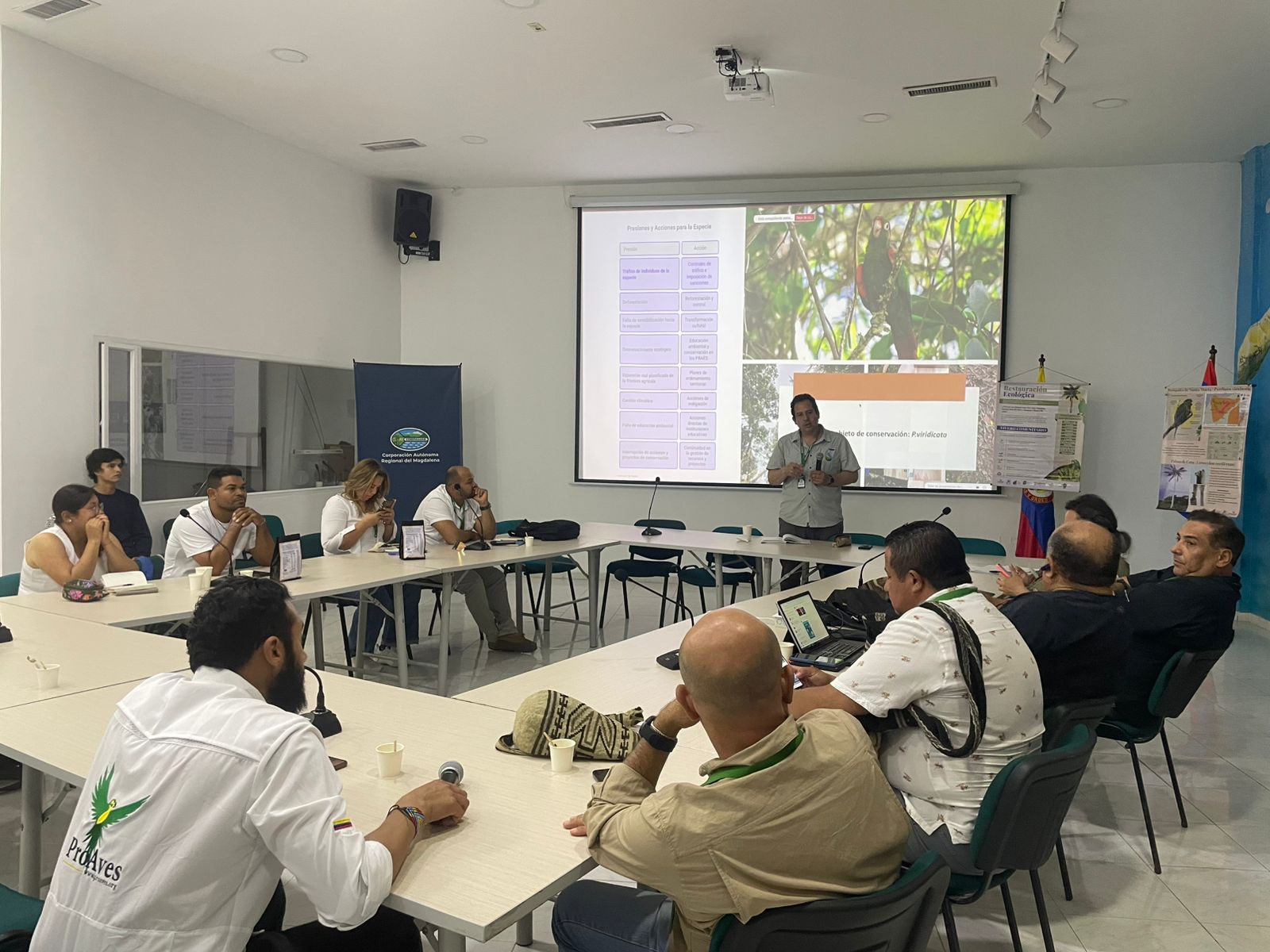 Auditorio de Corpamag con personal convocado a la reunion