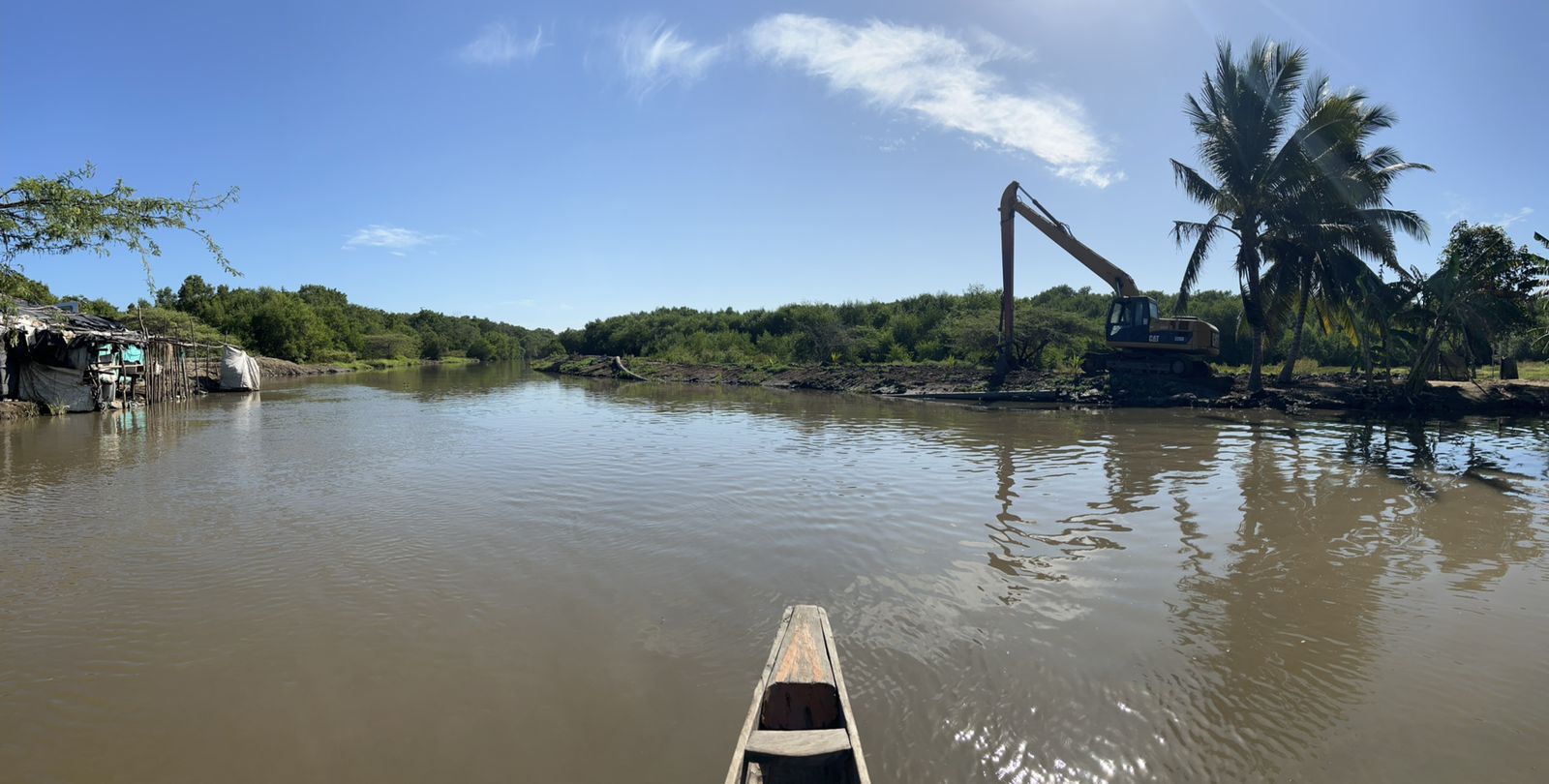 caño clarin con maquina dragando