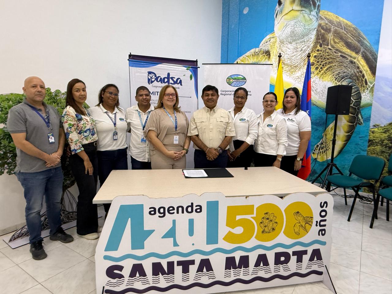 Foto grupa con directores y equipo de trabajo
