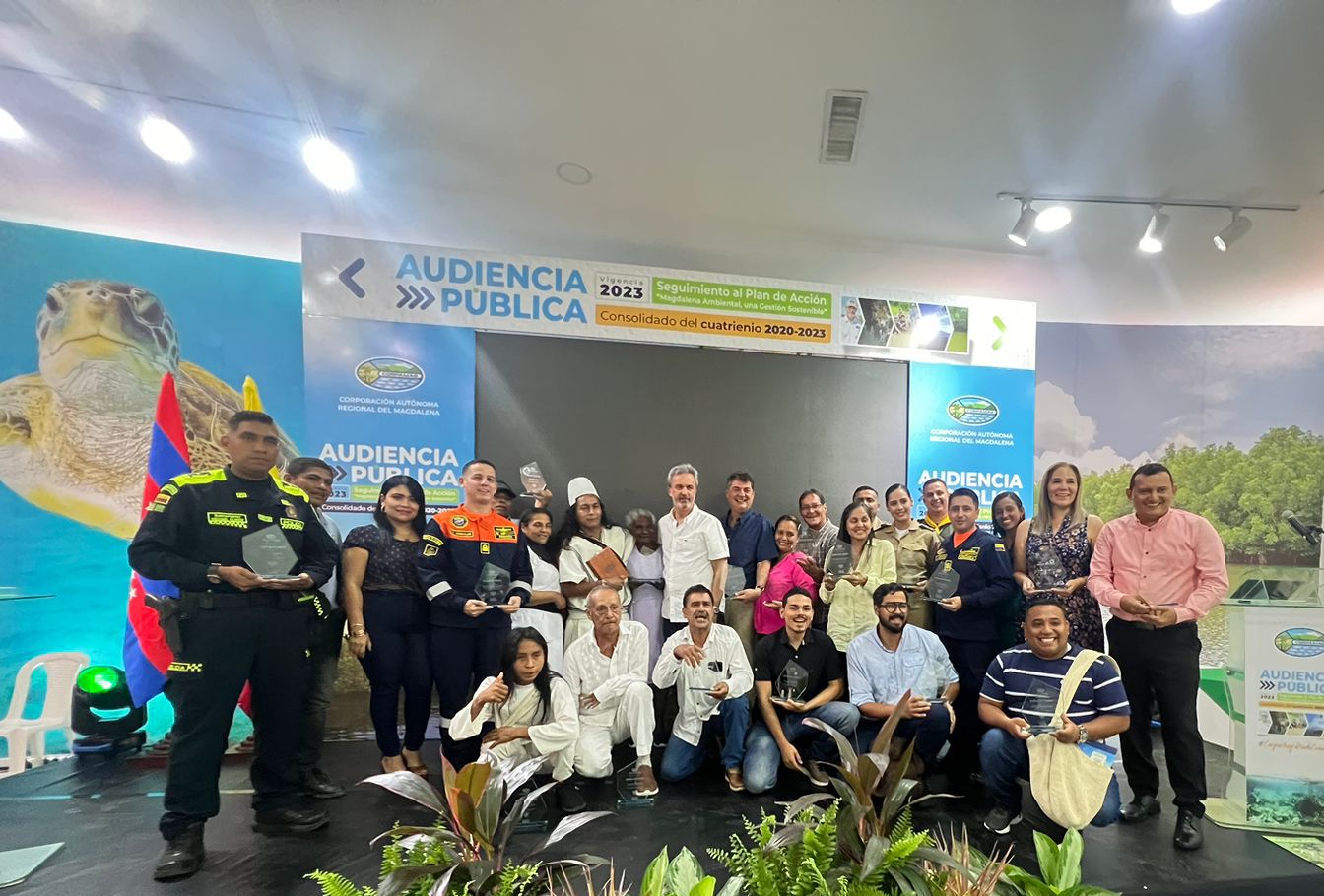 FOTO GRUPAL RECONOCIMIENTO CORAZON VERDE