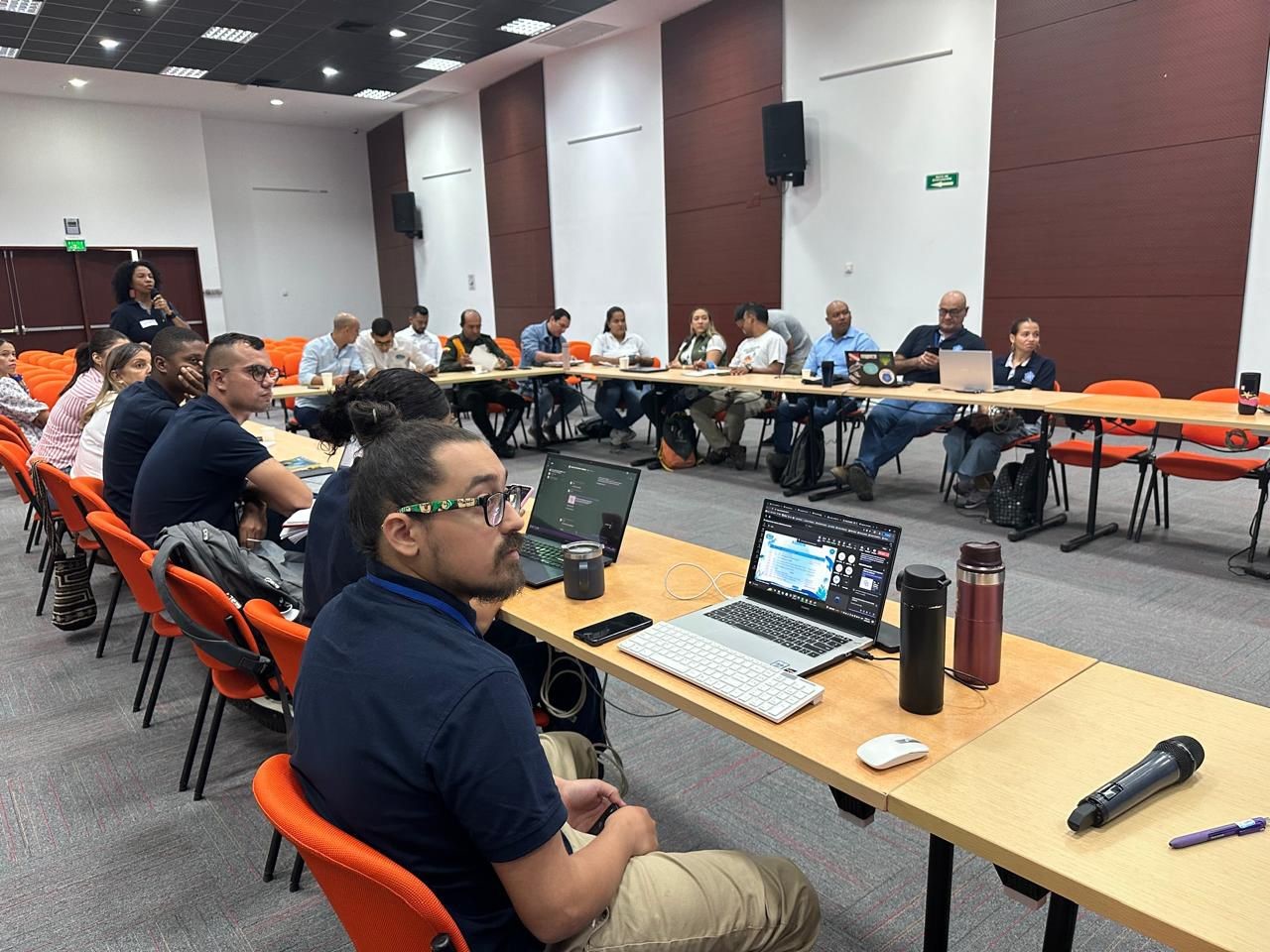 Mesa de trabajo en INVEMAR con todas las instituciones