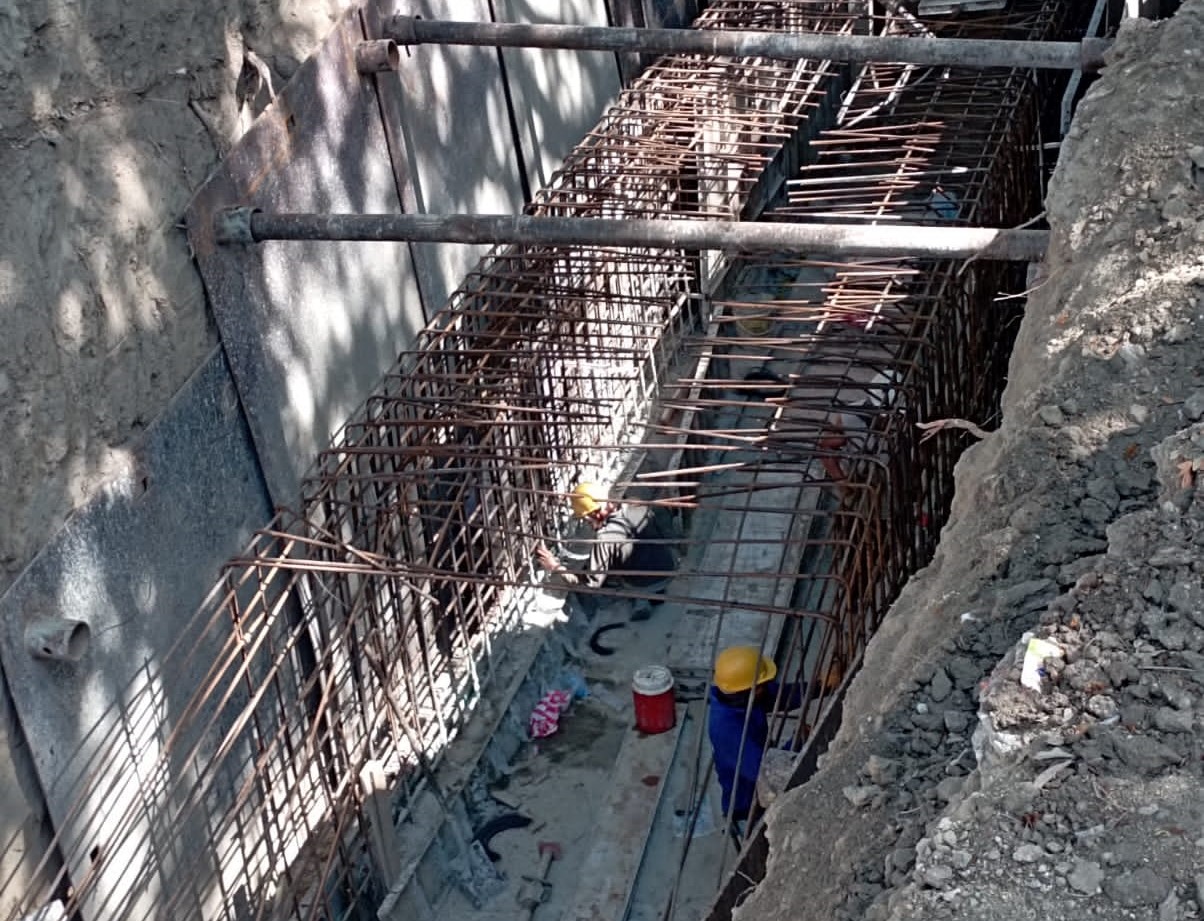 obra en el rìo, trabajadores