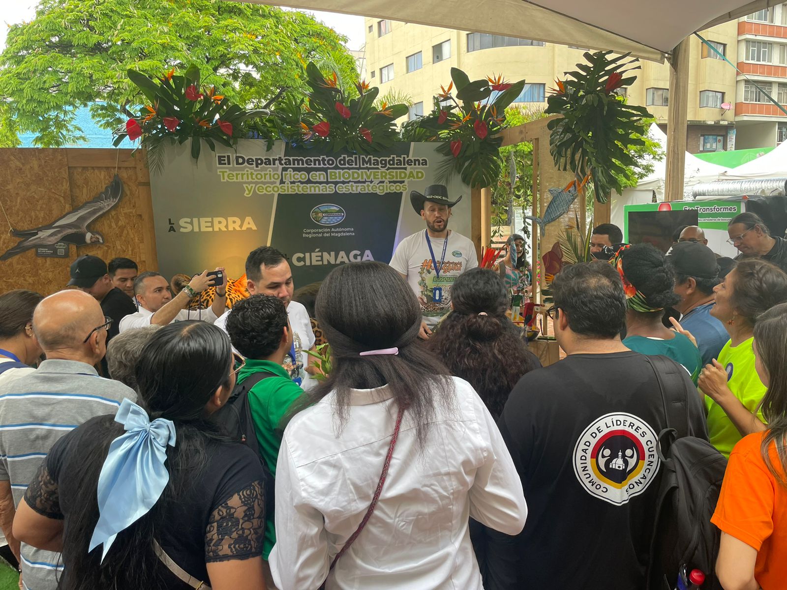 Standde CORPAMAG  con publico