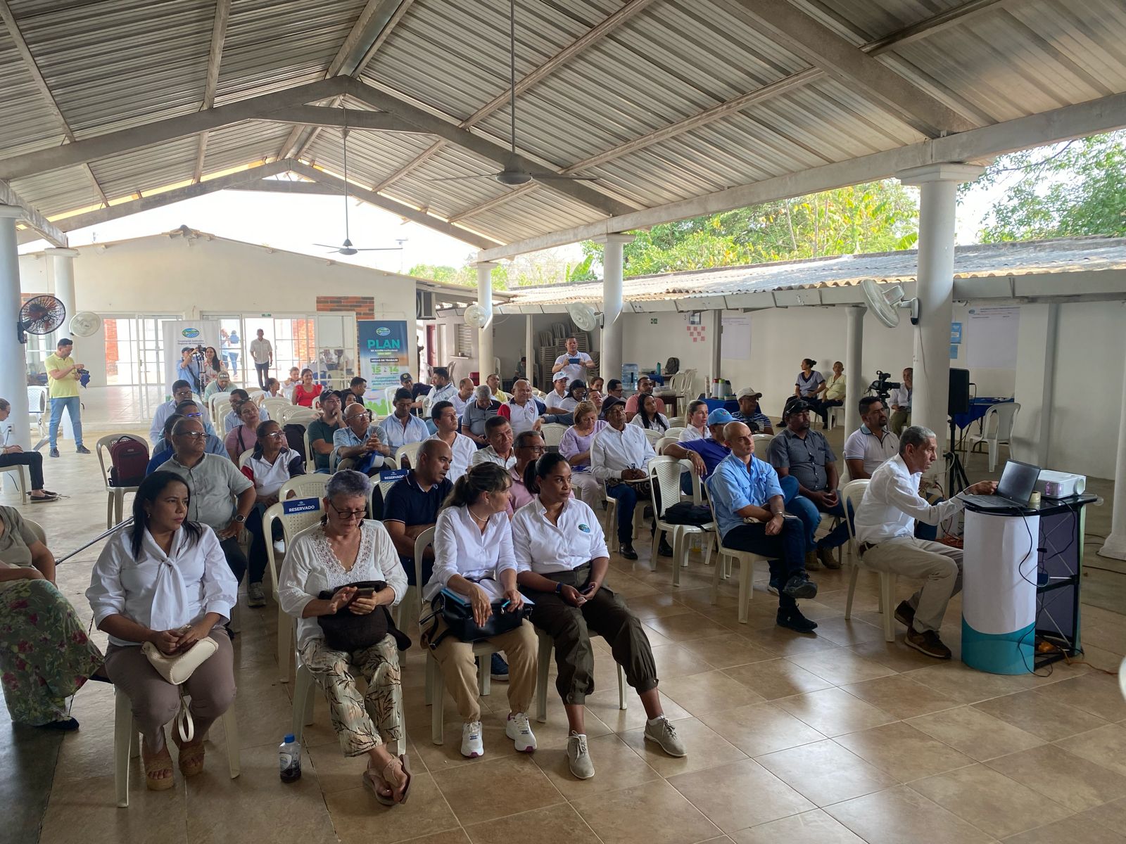 Auditorio con personas